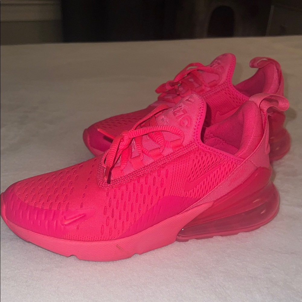Nike Air Max 270 Women's sneakers in a vibrant Triple Pink